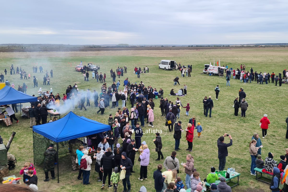 День Победы в Логиново с пилотажной группой «Русь»