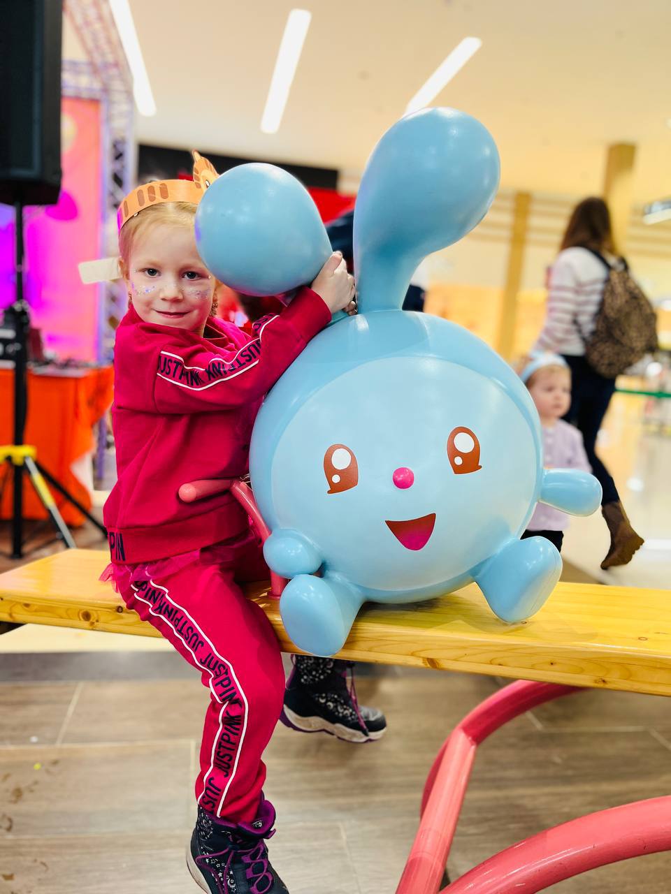 День мамы с Малышариками