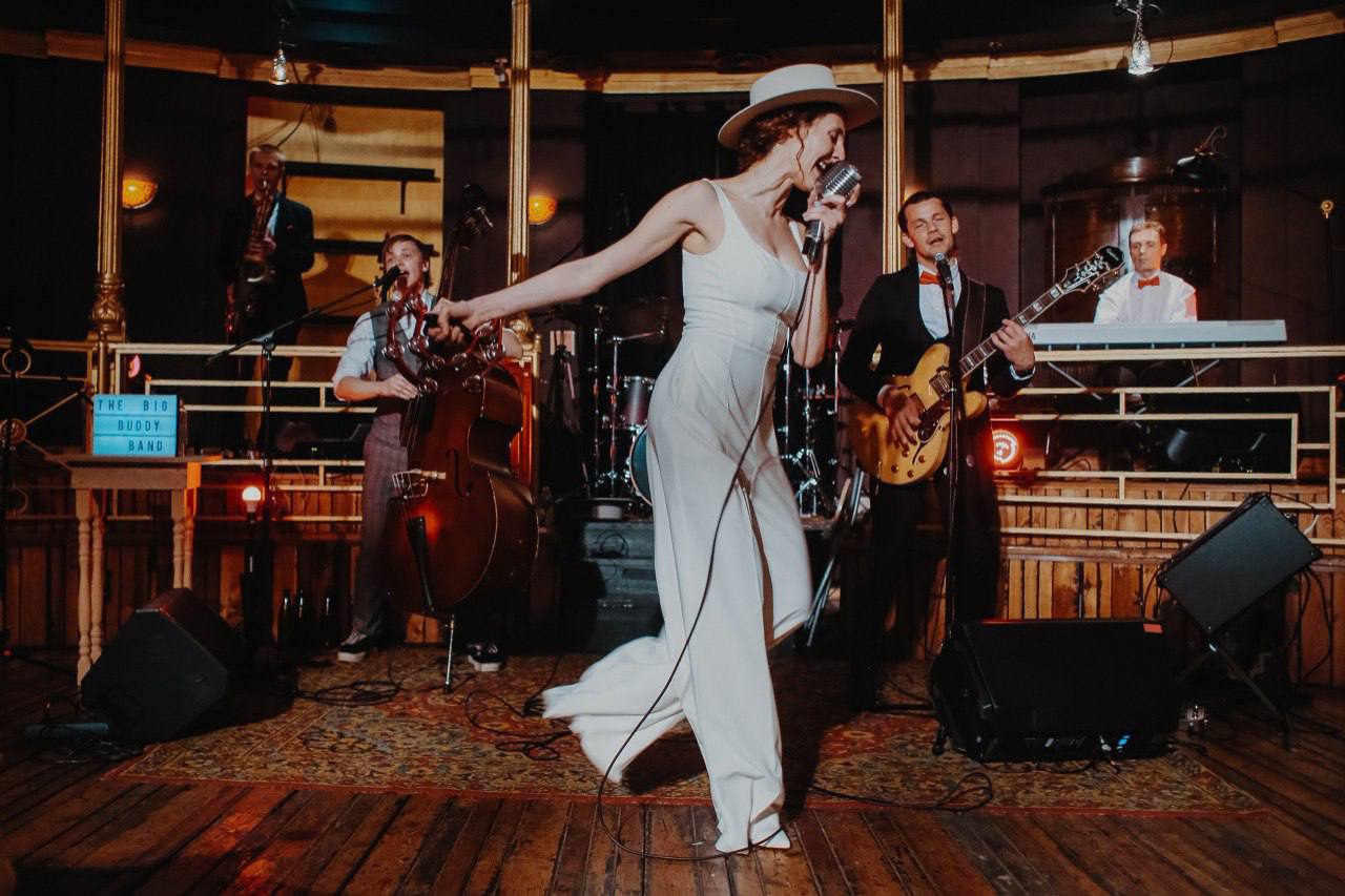 Ночь в Париже: джаз в соборе при свечах