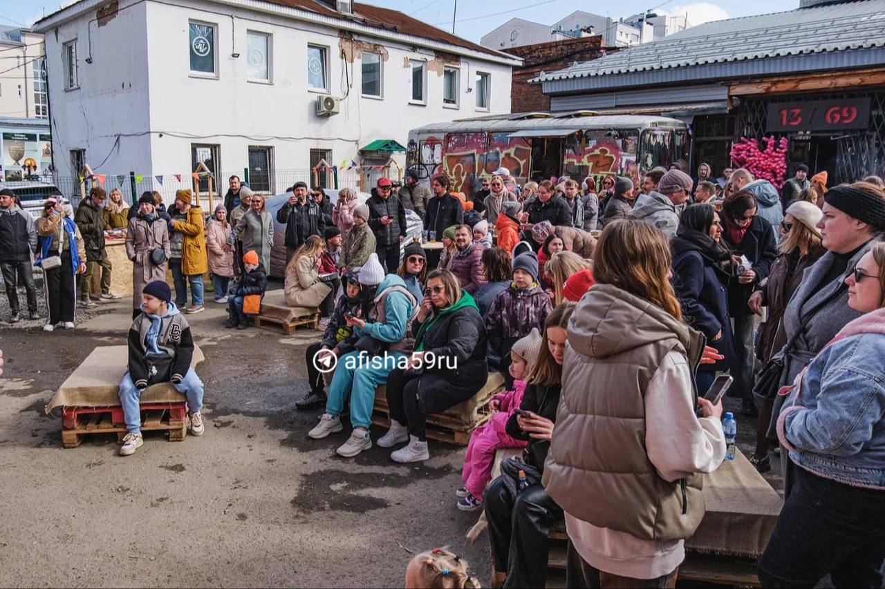 официальное открытие автобуса "13/69" и "ВМясо" Бранч в Дворике «13/69»