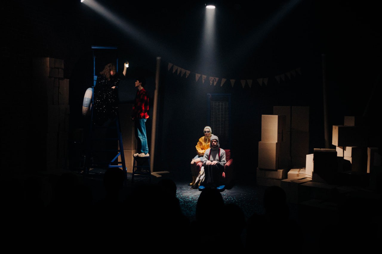 Вадик поёт свою музыку 🎭