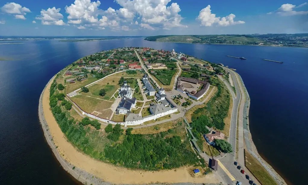 ДВЕ ВОСТОЧНЫЕ СТОЛИЦЫ