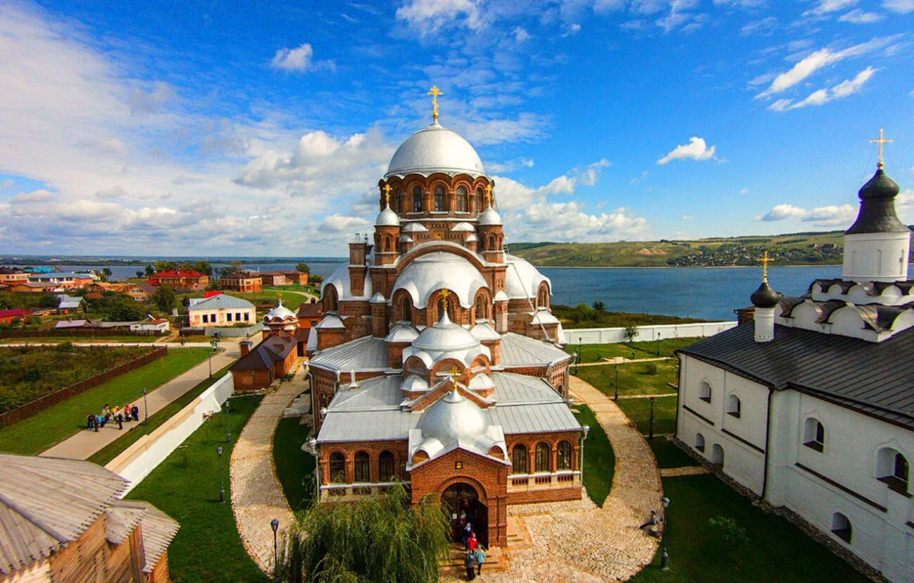ДВЕ ВОСТОЧНЫЕ СТОЛИЦЫ