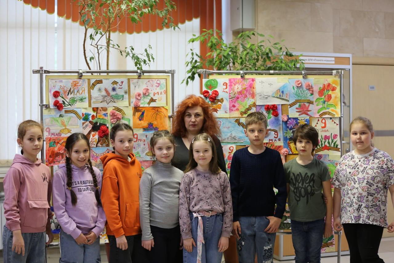 выставка детского рисунка «Салют Победы»