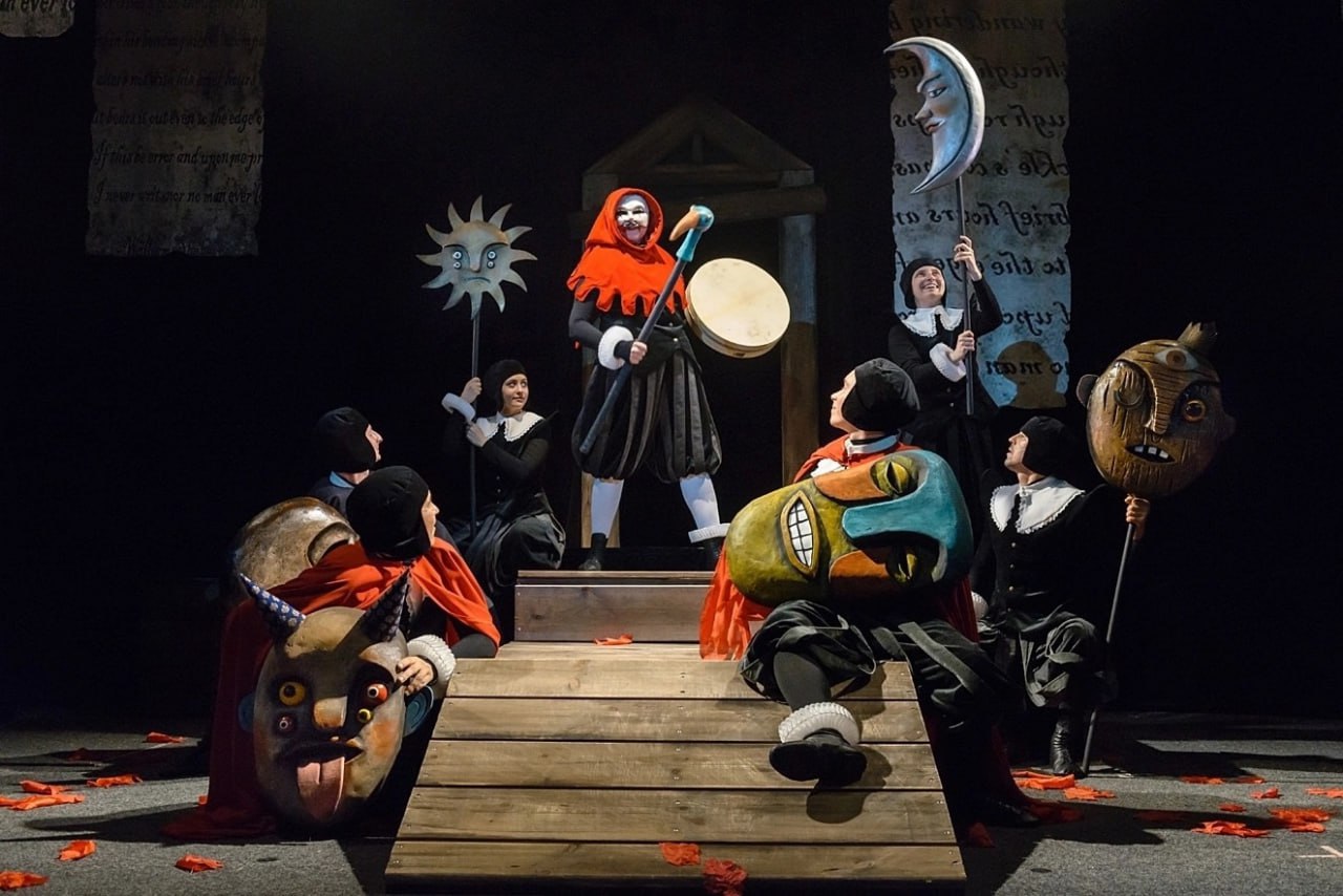 Обзор спектаклей на 15 мая