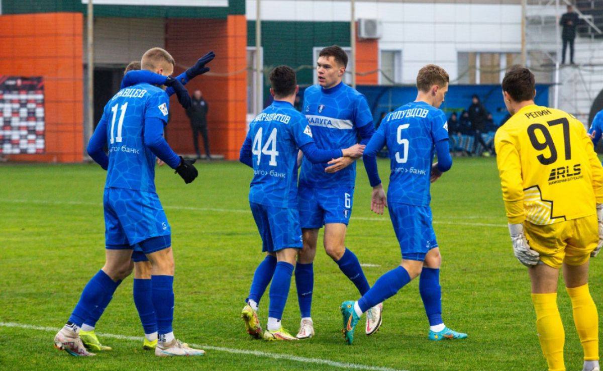 Футбольный матч между 'Калугой' и 'Иртыш'