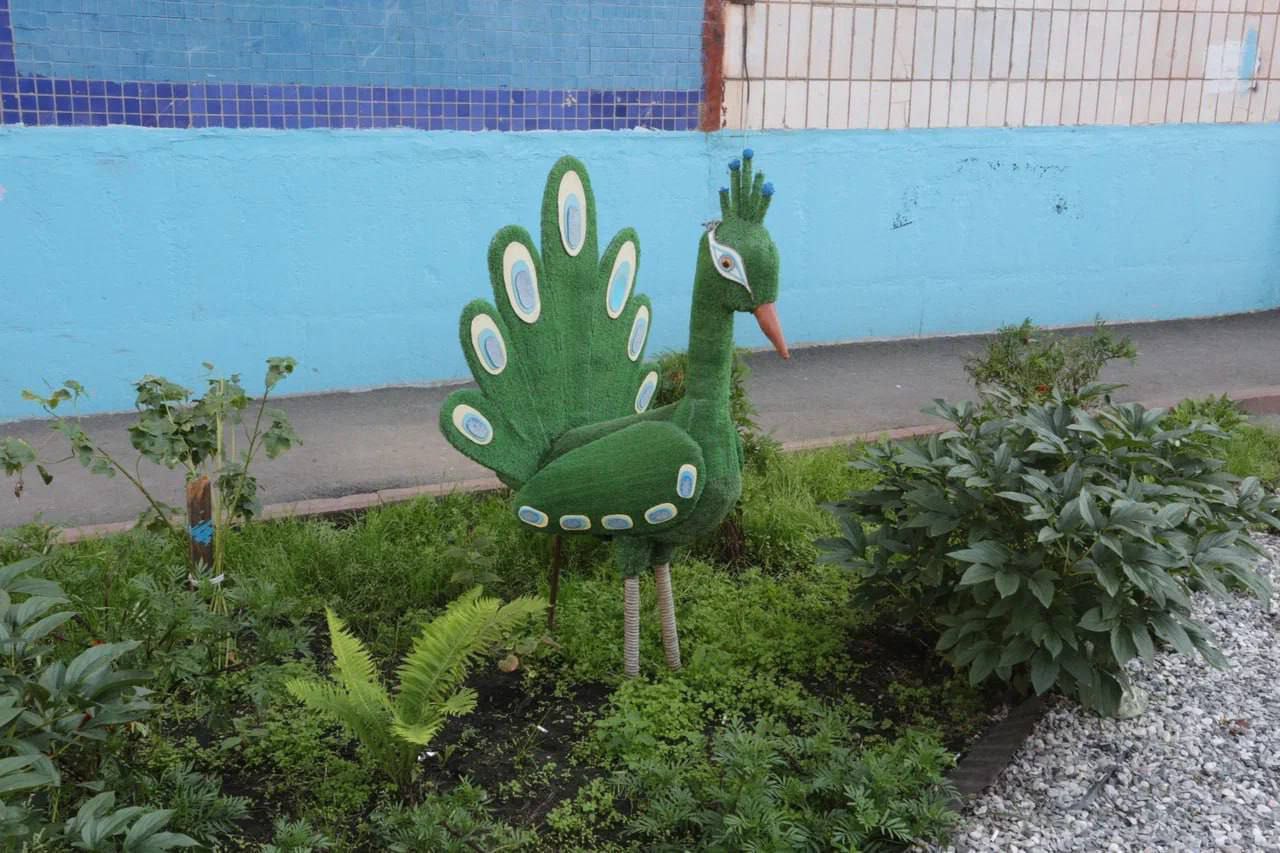 Любимому городу - красивый дом и двор
