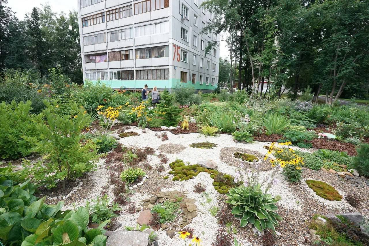 Любимому городу - красивый дом и двор