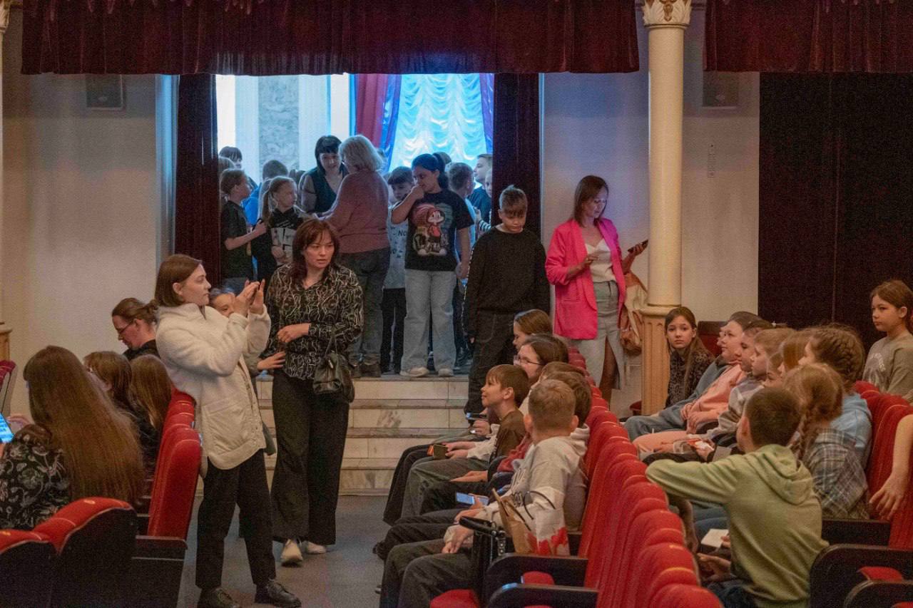 Гастроли театра