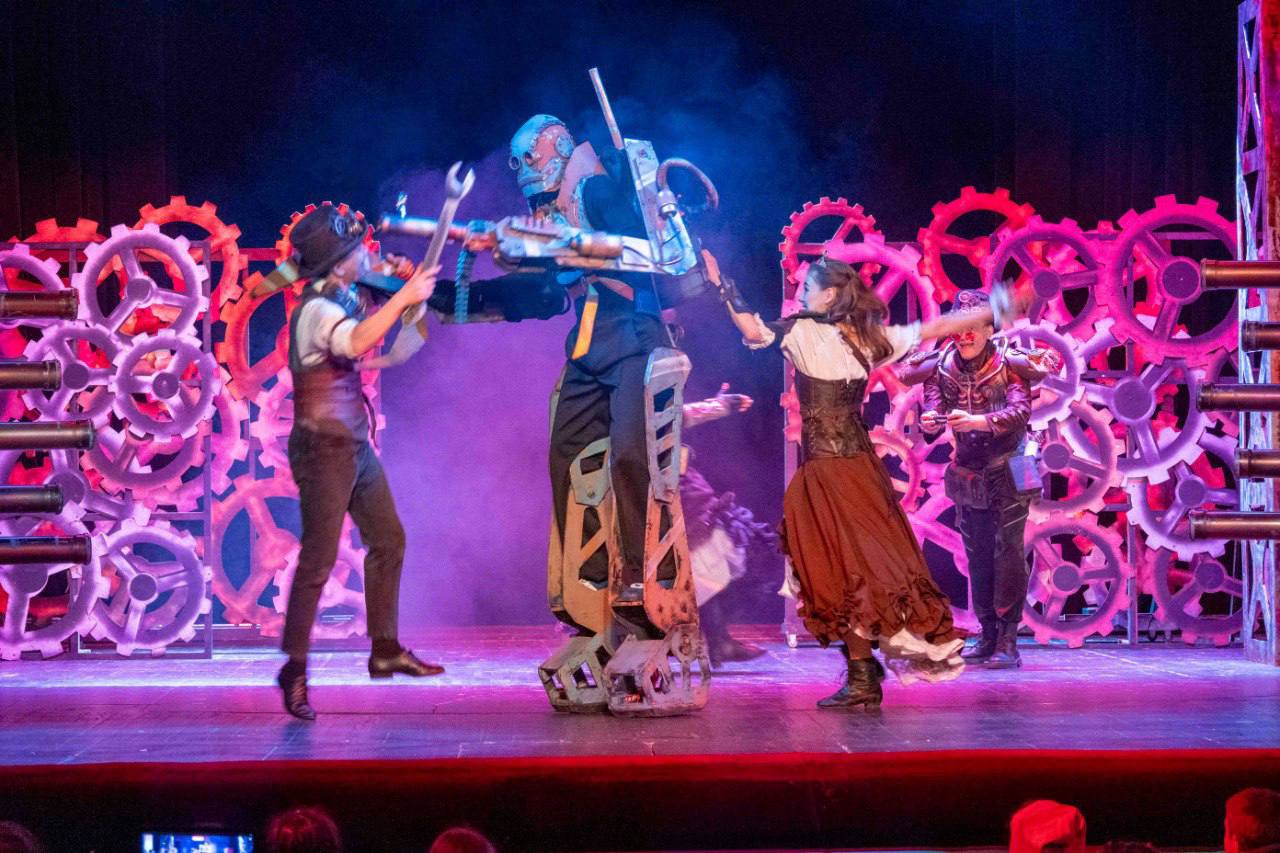 Гастроли театра