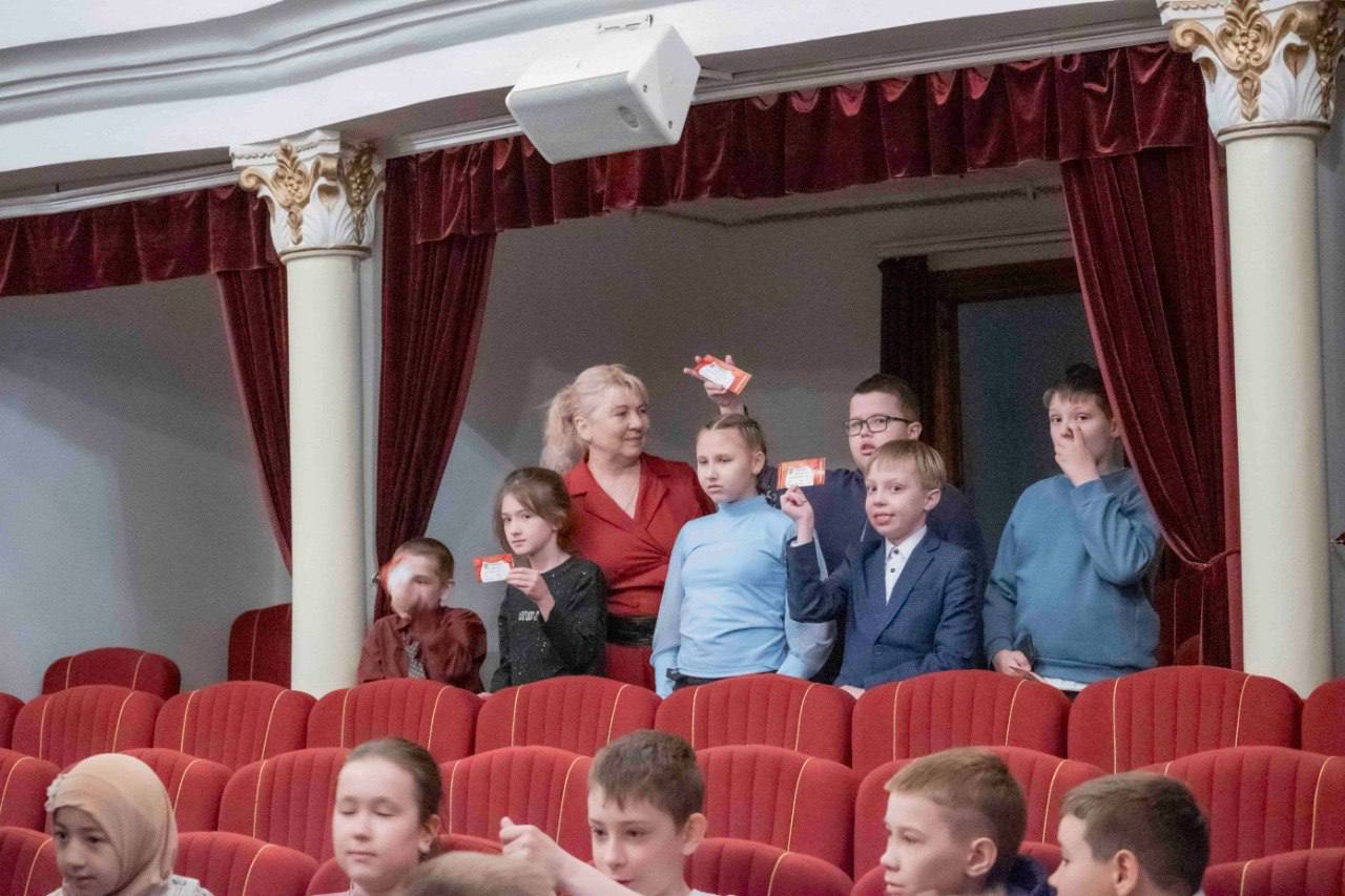 Гастроли театра