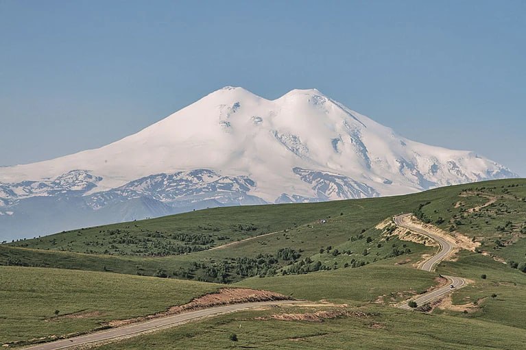 🏔 "Комсомолка" поднимет флаг на Эльбрусе в честь 100-летнего юбилея