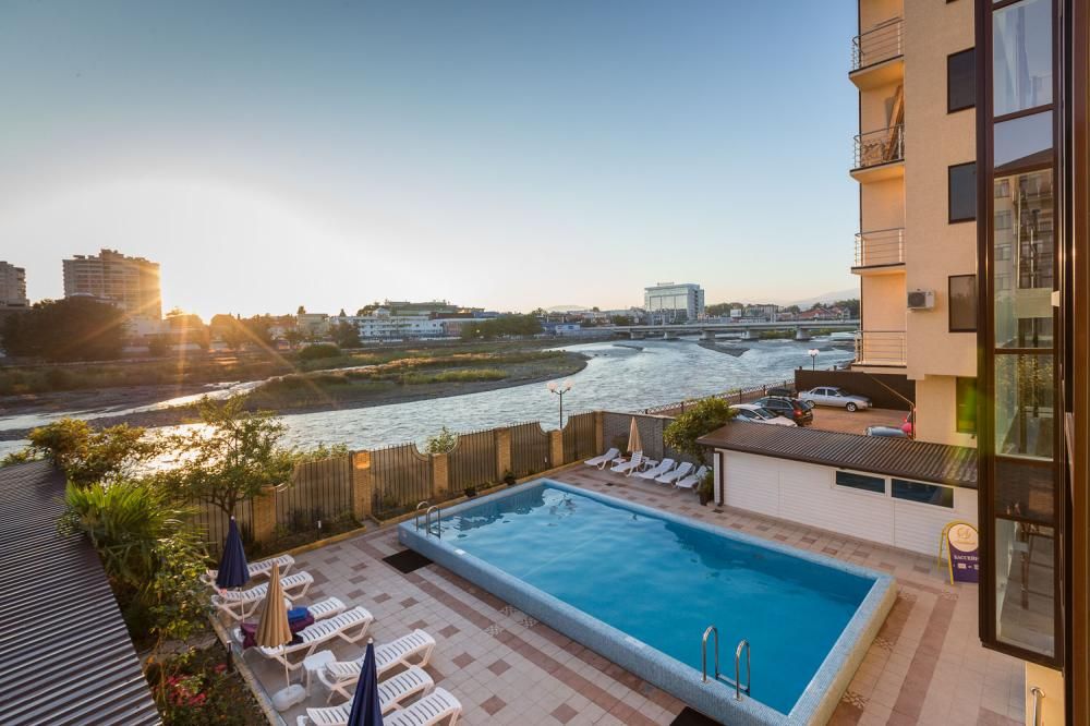 ВСТРЕЧАЕМ ЛЕТО В СОЧИ