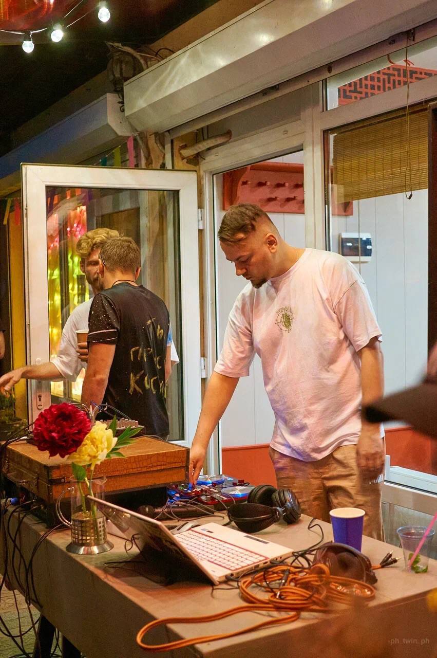 Вечеринка с диджеями @dj_azart и @xzbn в Лесной Бирже 6а