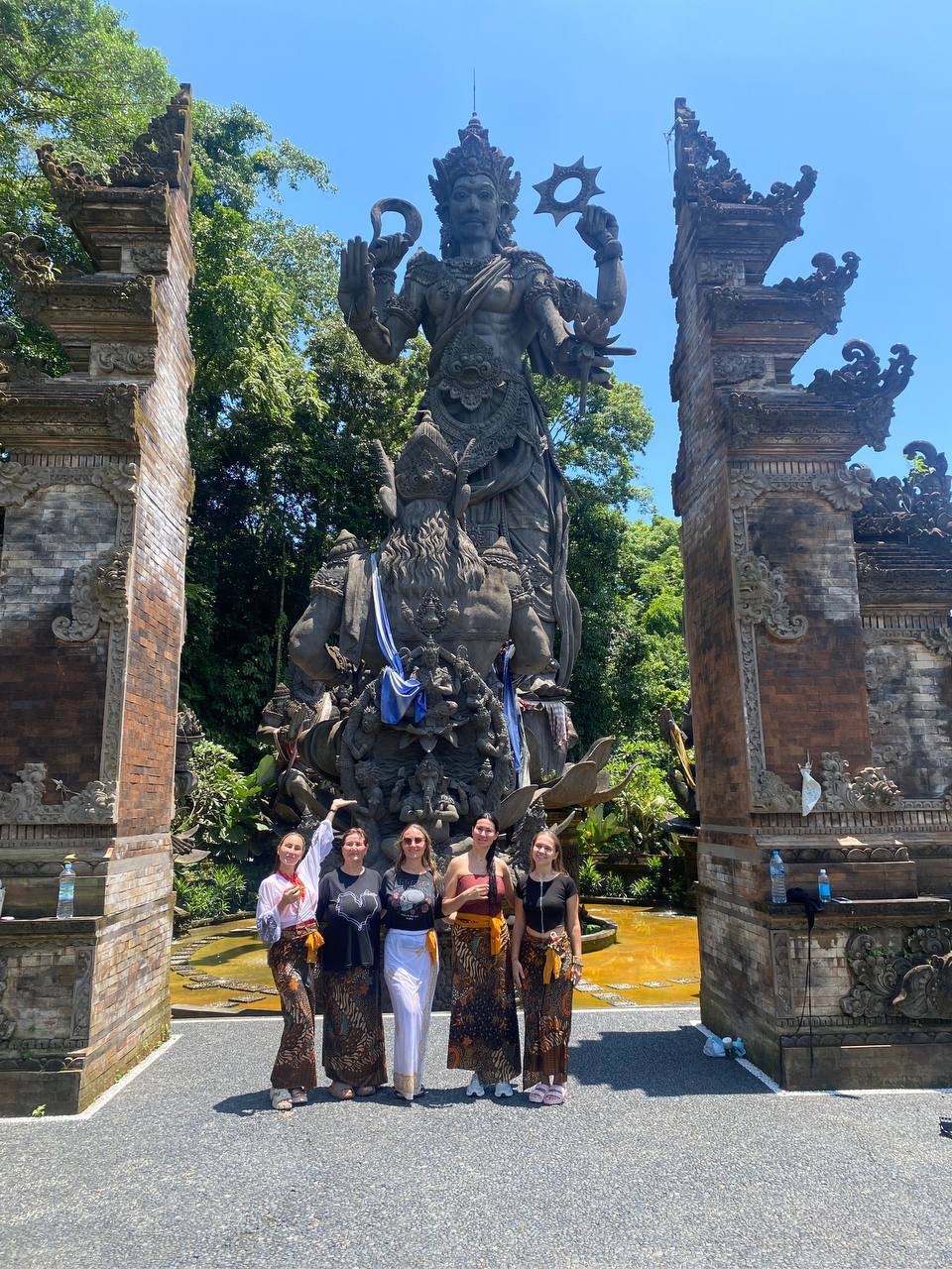 Церемония Мелукат на Бали