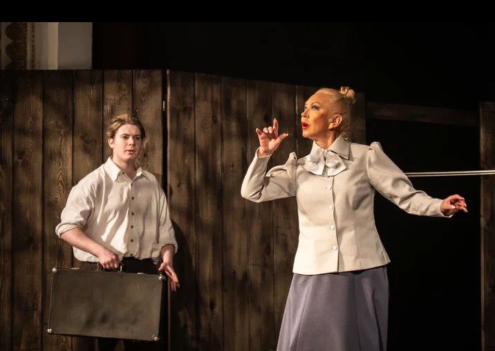 ОСОБЕННЫЙ СПЕКТАКЛЬ