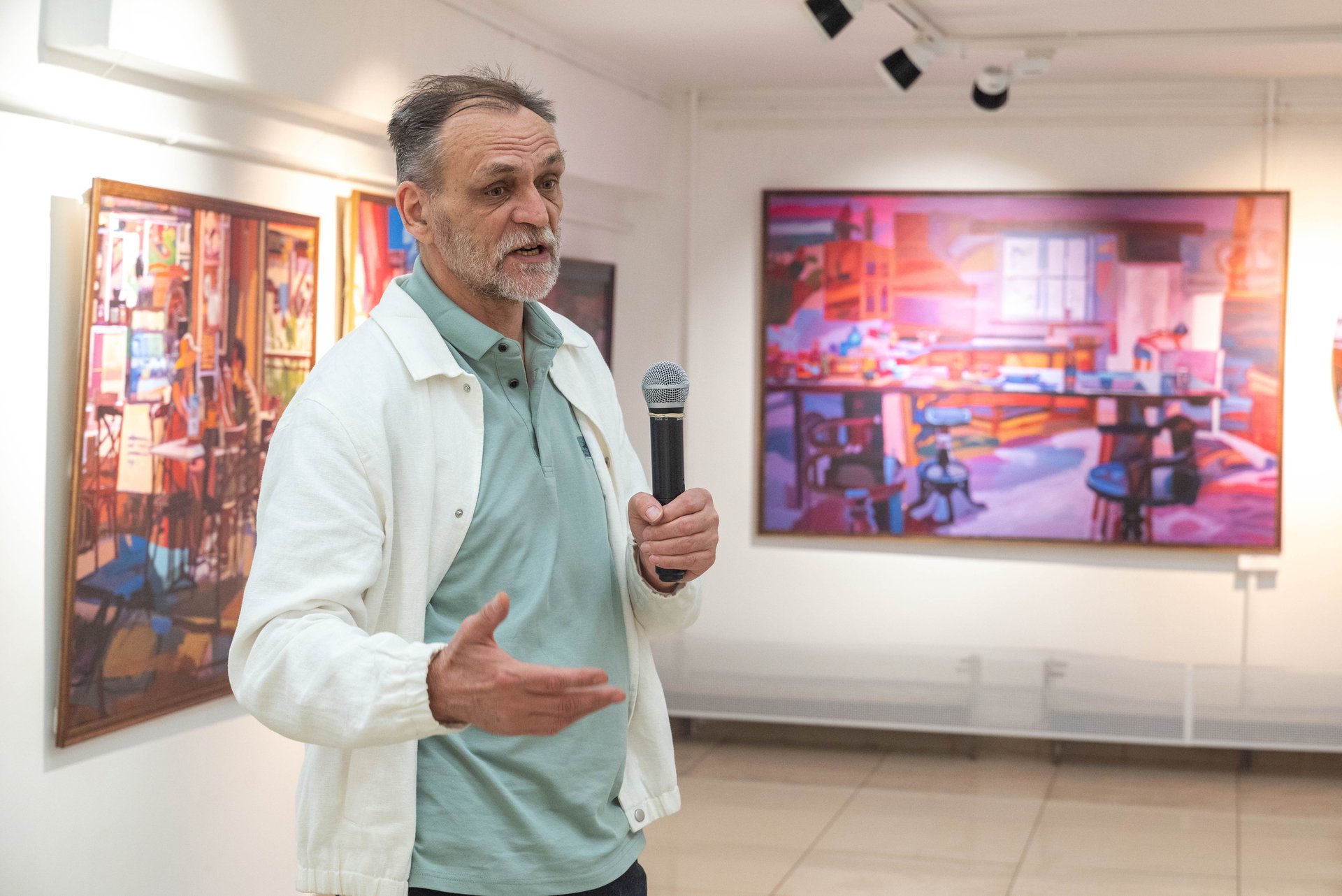 выставка "Крылья напрокат, или Любовь ушла на пенсию"