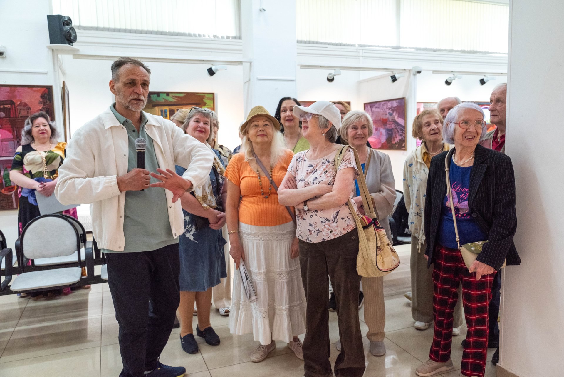 выставка "Крылья напрокат, или Любовь ушла на пенсию"