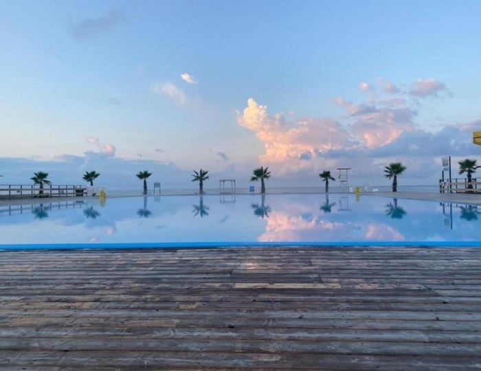 КЕМПИНГ У МОРЯ