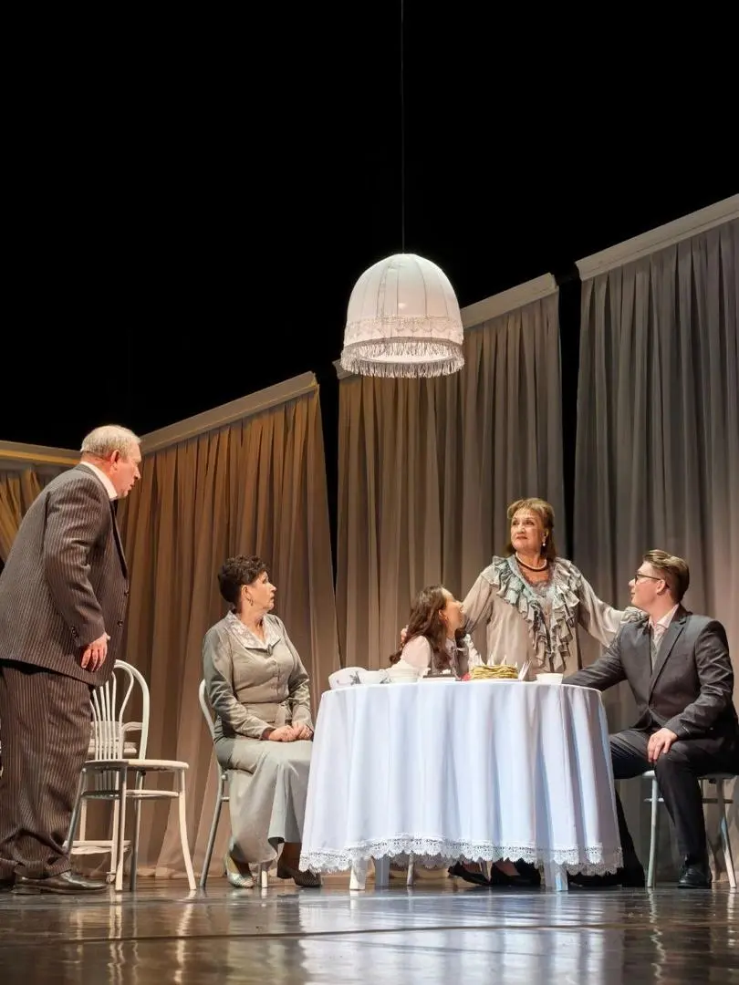 Афинские вечера, Собака на сене, Последний из могикан