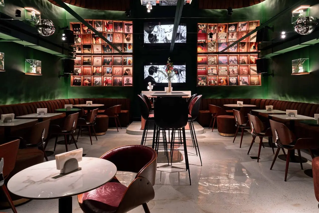 Поэтический вечер в баре «Модники»