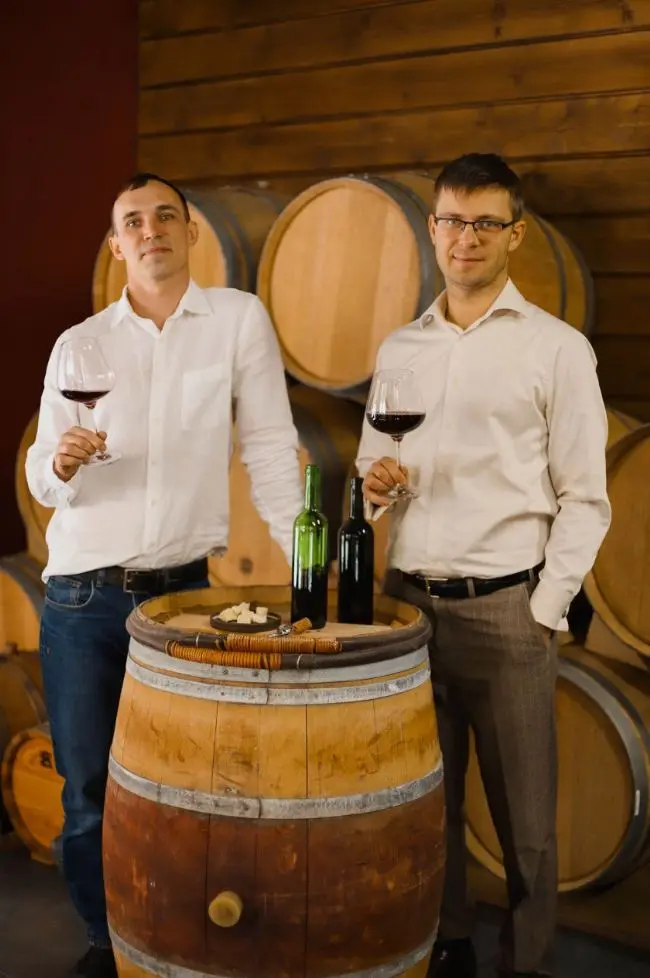 Винодельня Elpa послужит degustацией вин с возможностью посетить производство