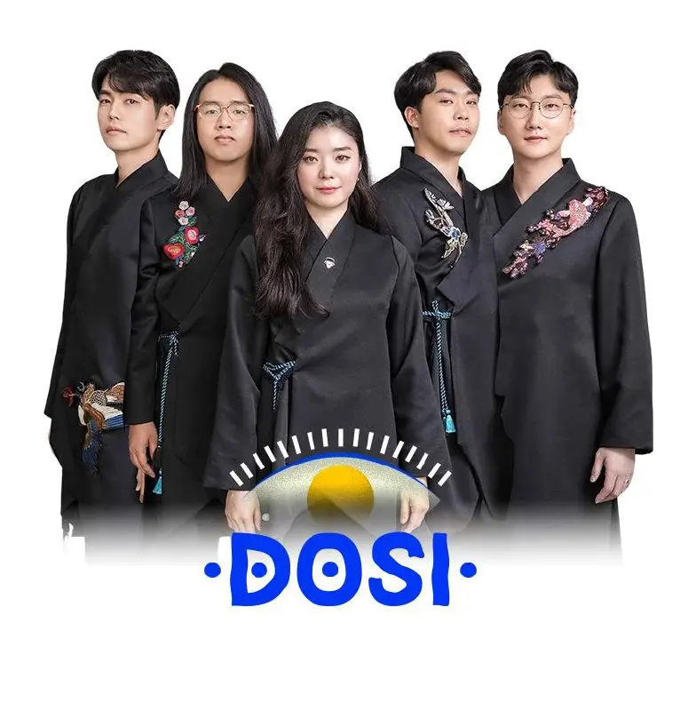 выступление артистов на площади Абая