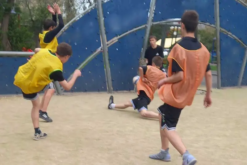 Мини-футбольные соревнования воспитанников детских клубов Новотроицка