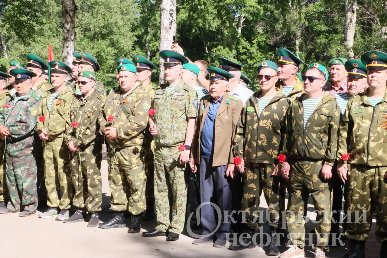 День пограничника: митинг и автопробег в Октябрьском