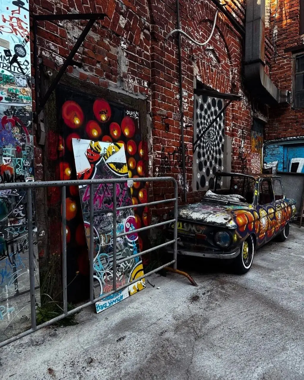 Музей стрит-арта, экспозиция "Кто твои герои"