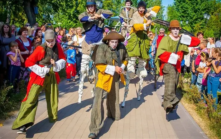 Фестиваль уличных театров «Платонов фест»