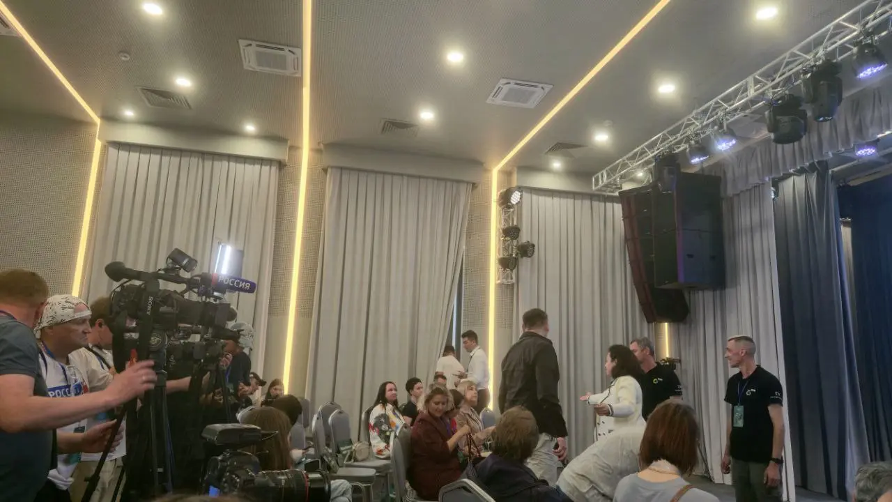 Начало пресс-конференции