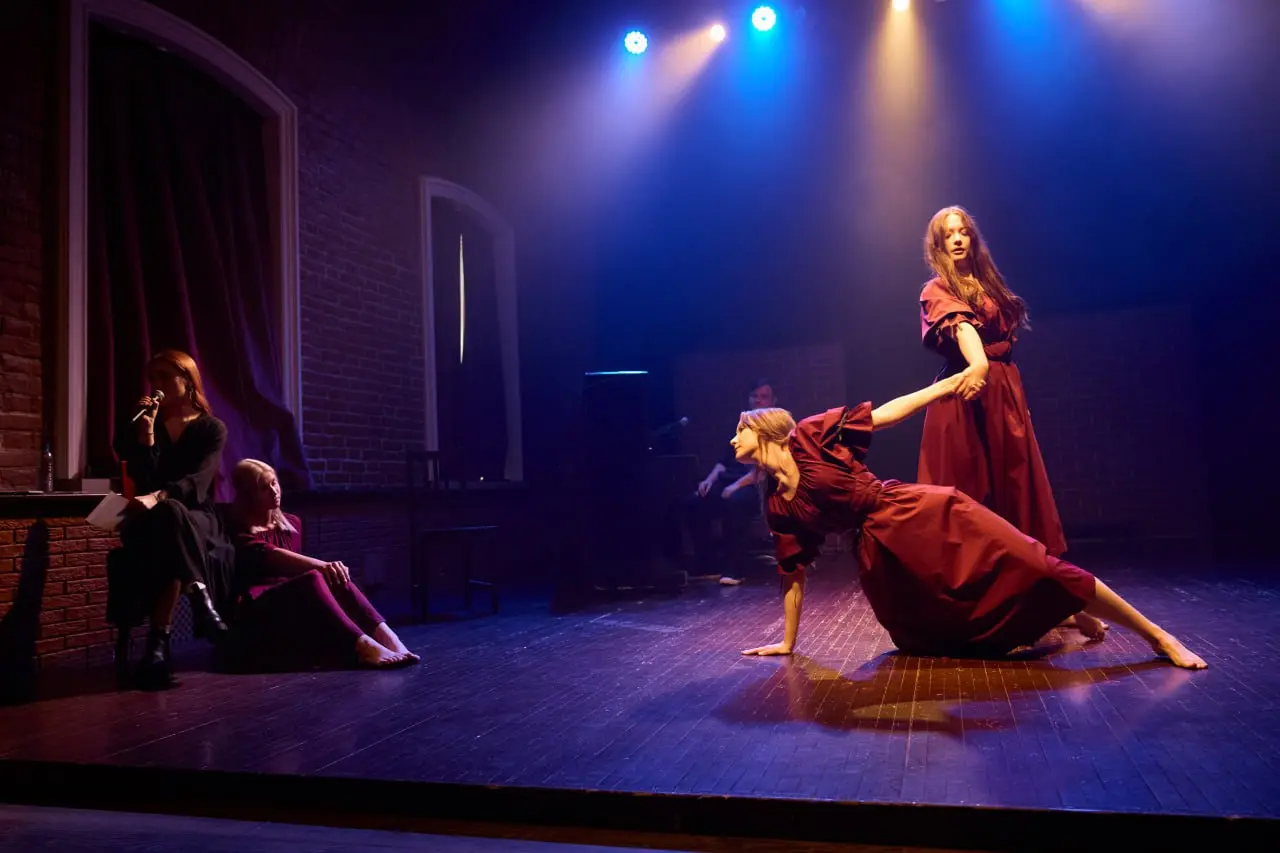 импровизационный вечер с пластикой и обсуждениями, спектакль и диалог в Арт-центре на Любинском