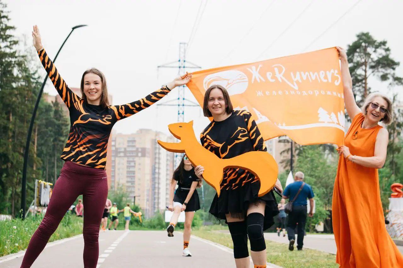 Яркий день рождения бегового клуба ЖеRunners в Пестовском парке на 5 вёрст