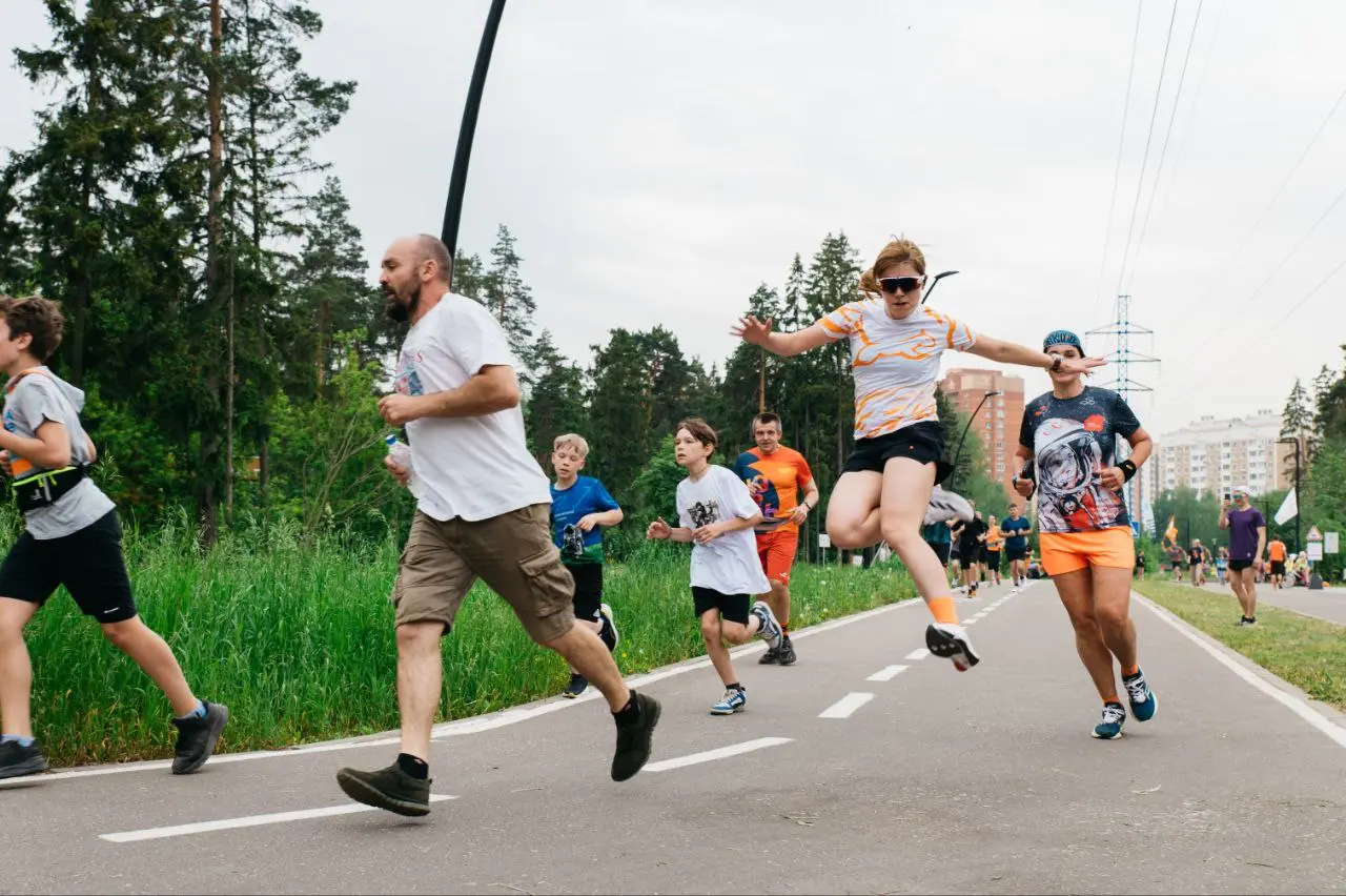 Яркий день рождения бегового клуба ЖеRunners в Пестовском парке на 5 вёрст