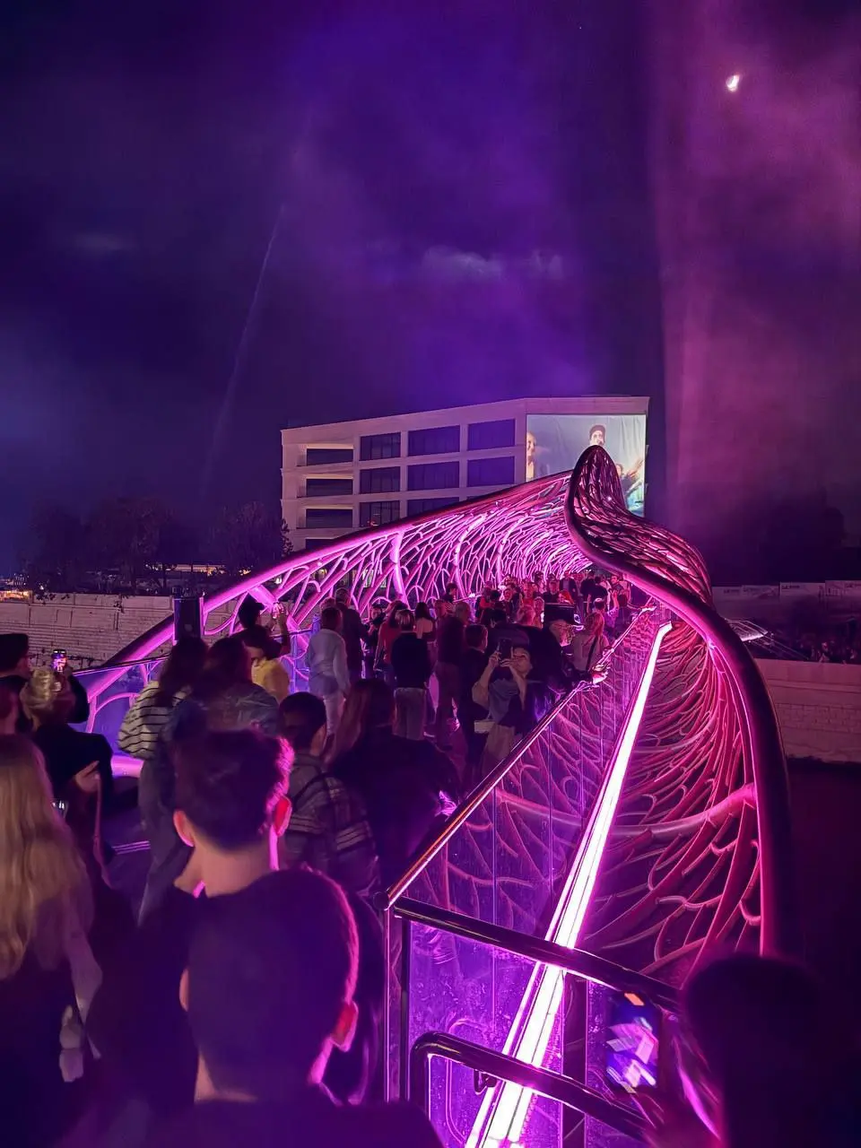 Празднование нового моста “Волшебный лист” у Ривьеры в Сочи