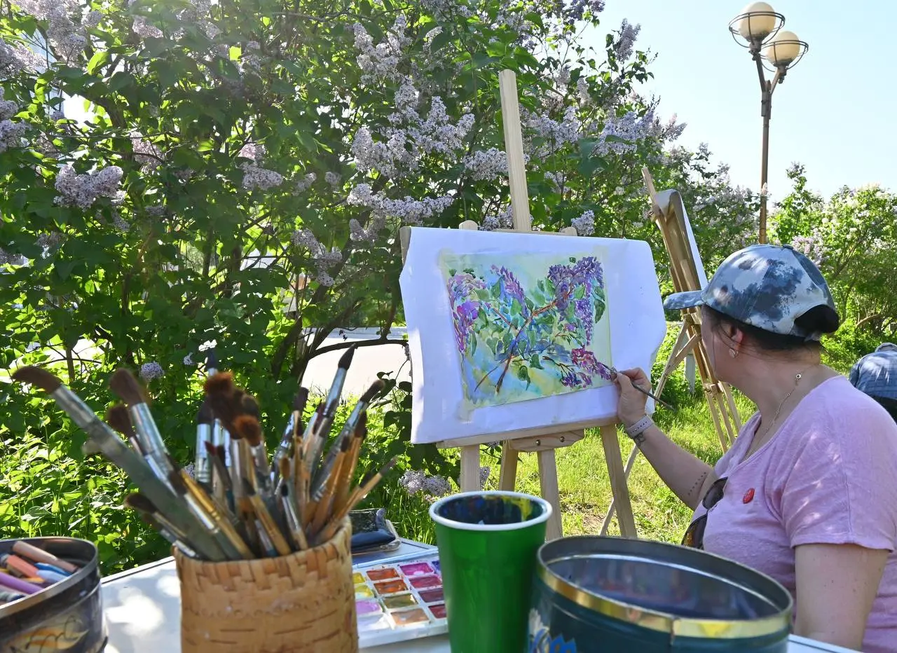 Цветение сирени в сквере «Губернии»