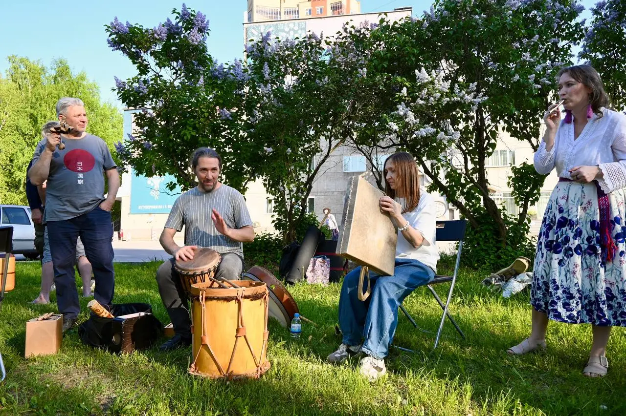 Цветение сирени в сквере «Губернии»