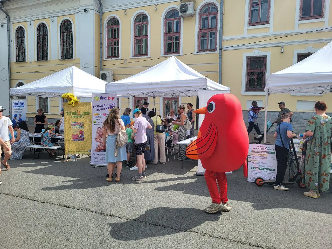 Ряд рабочих встреч в Дирекции по организации мероприятий и праздничная программа на Прогулочной Спасской города Киров