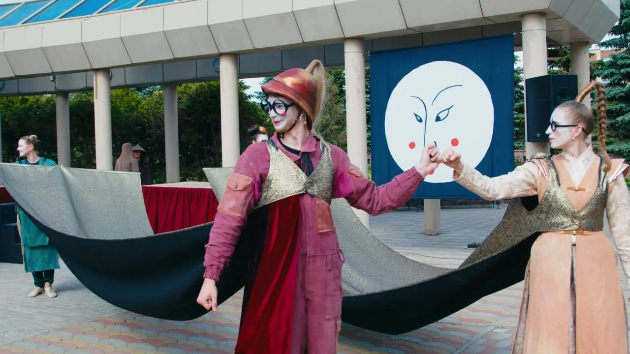 театр кукол "Арлекин" - уличный спектакль "Турандот"