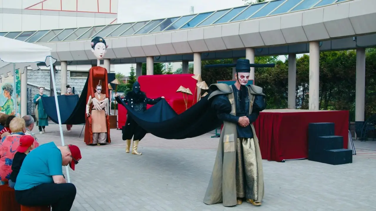 театр кукол "Арлекин" - уличный спектакль "Турандот"