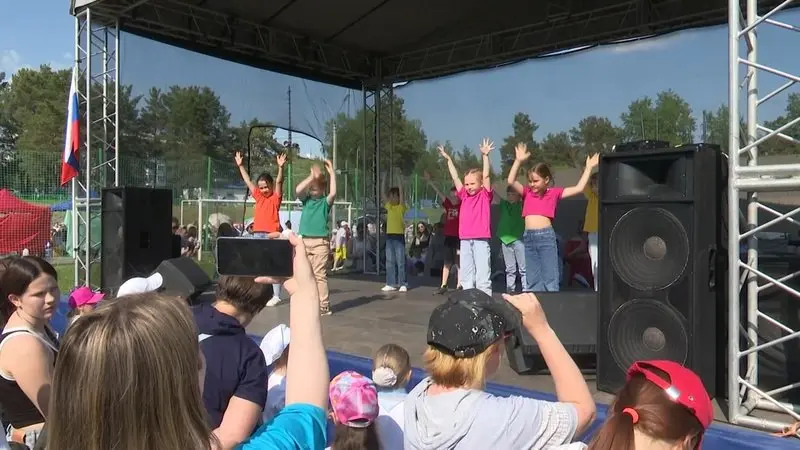 Масштабный праздник в честь Дня защиты детей на стадионе "Машиностроитель"