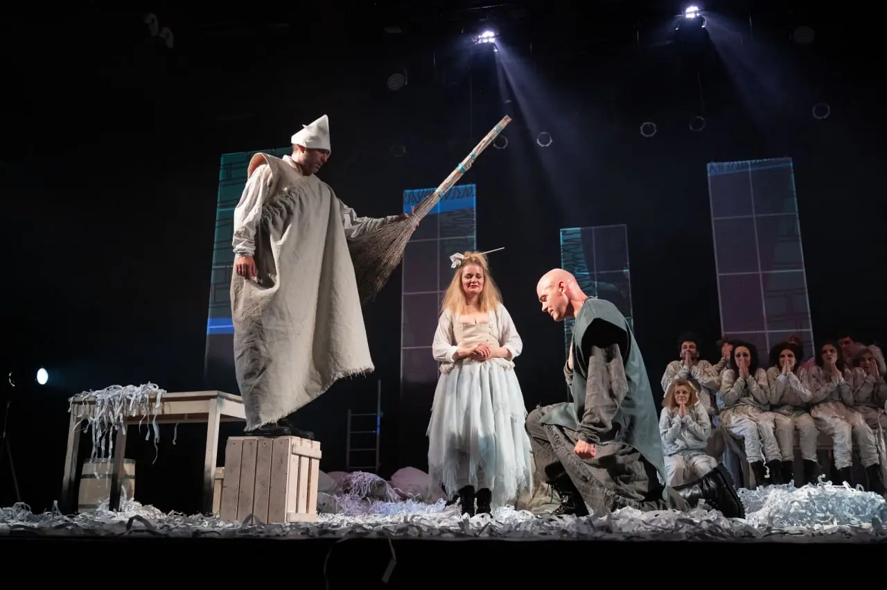 Театральное представление: 'Дон Кихот' в Омском Пятом театре