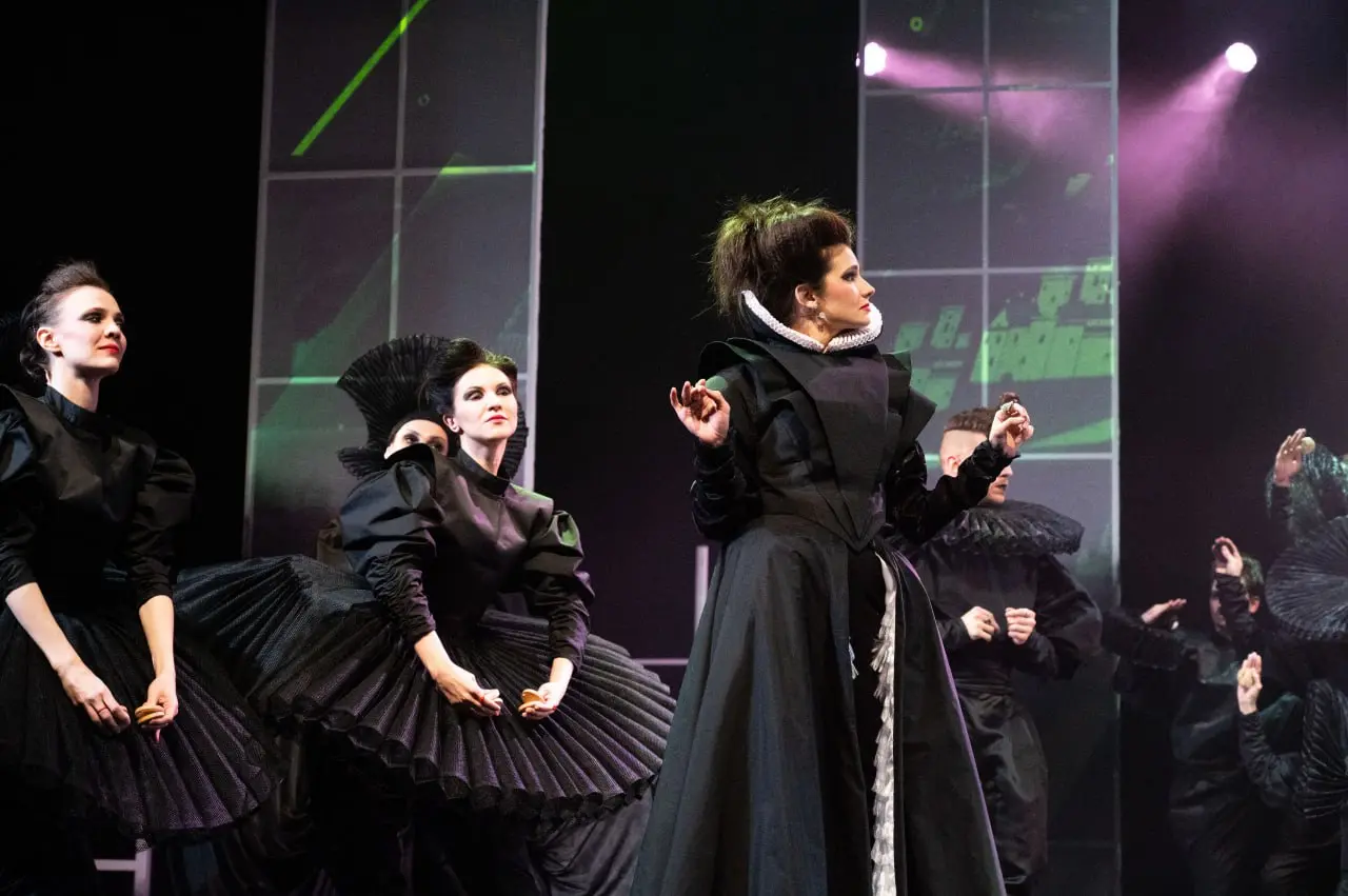 Театральное представление: 'Дон Кихот' в Омском Пятом театре