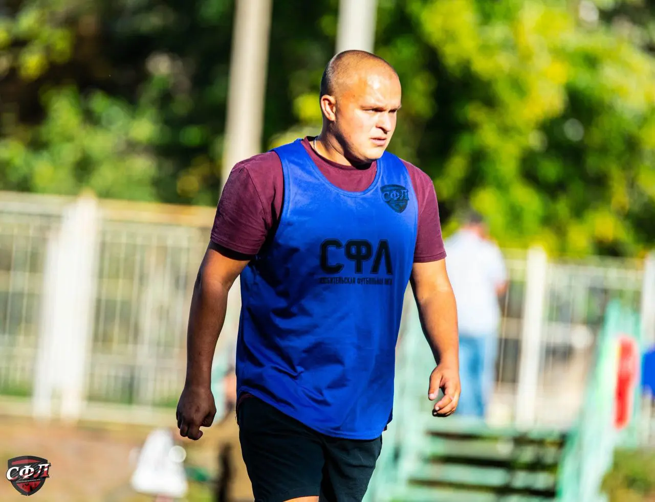 Поиграть в футбол