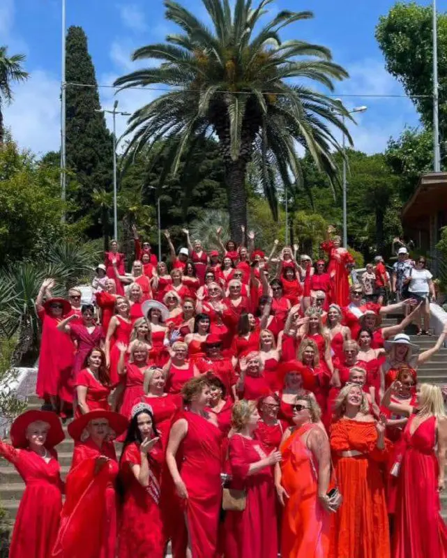 Проект В Красных Платьях