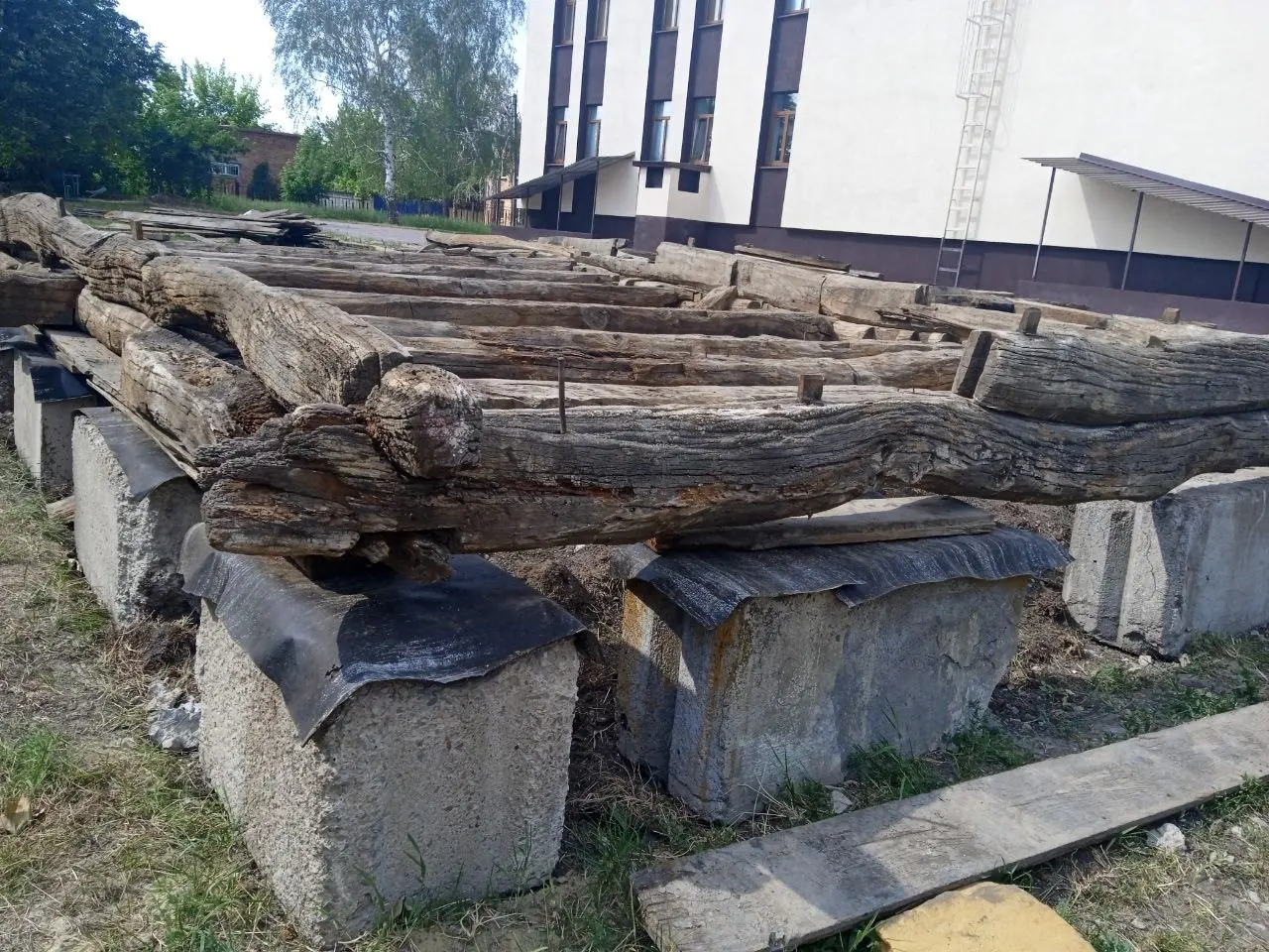 сбор амбара начала XIX века в музейном комплексе "Луганский городок"