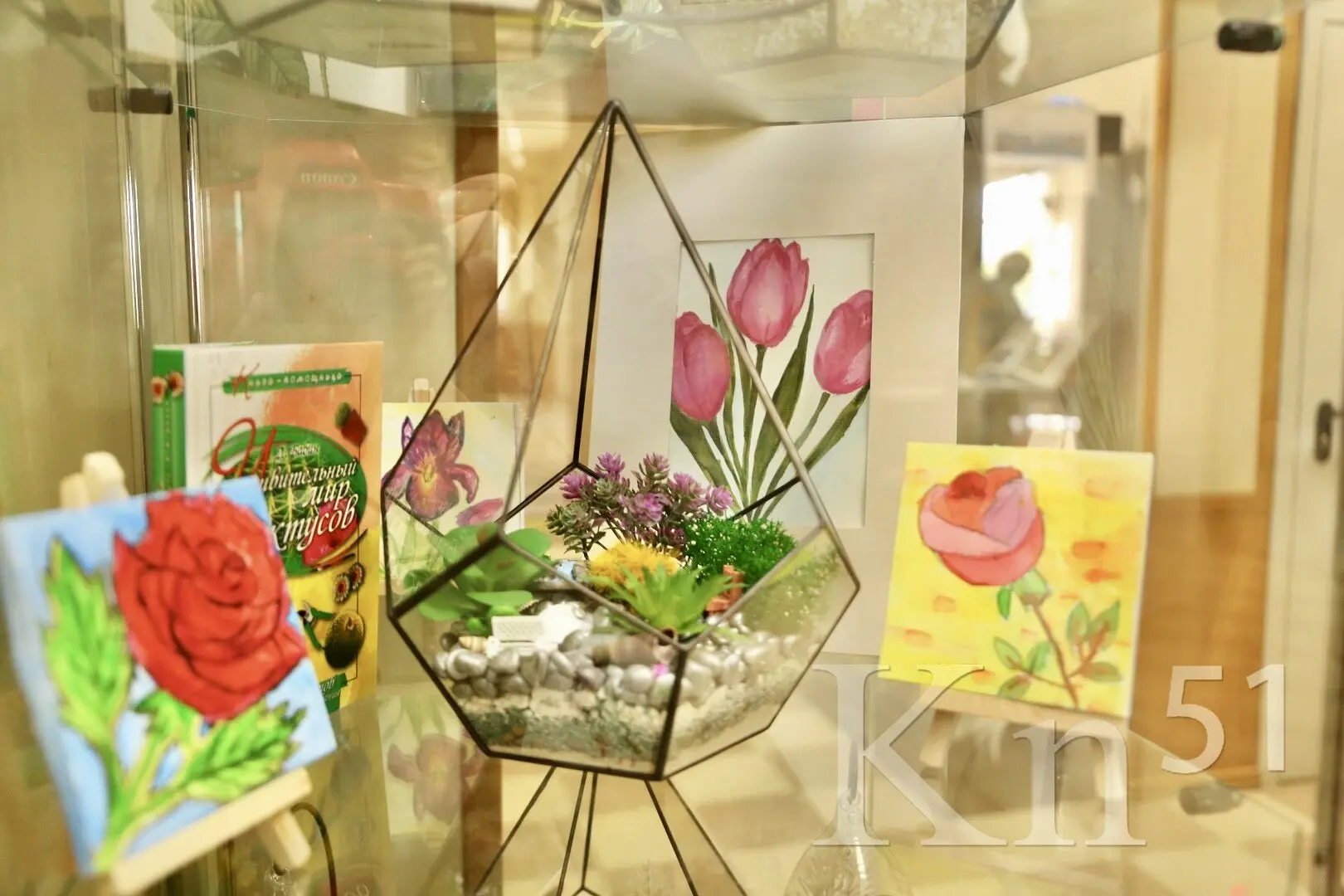 Книжно-предметная выставка в центральной библиотеке Никеля