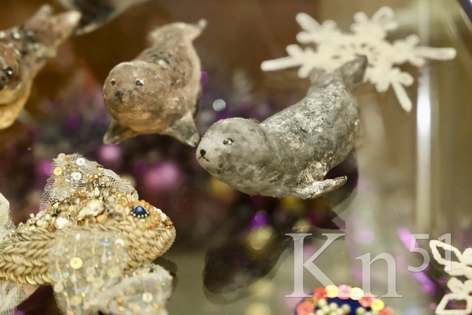 Книжно-предметная выставка в центральной библиотеке Никеля