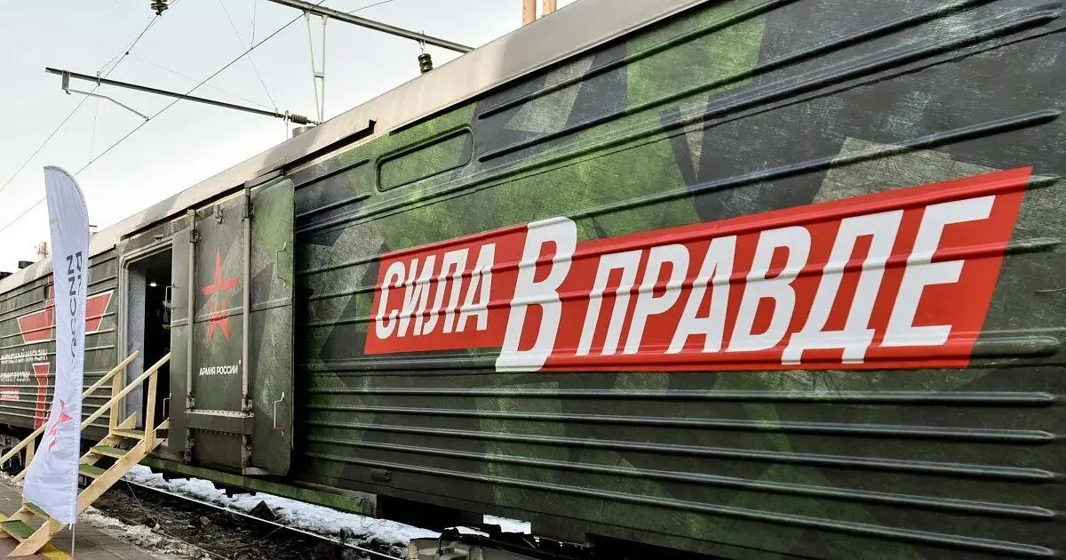 Поезд Минобороны с трофейной техникой в Барнауле